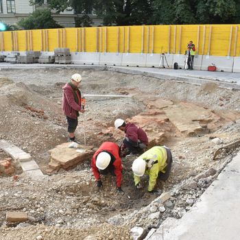 Archäologen entdecken die Außenmauer des ehemaligen Anwesens in der Neuturmstraße 2
